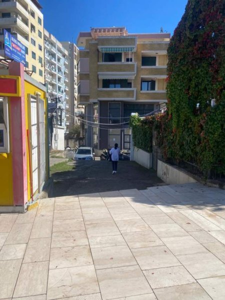 Durres, jepet me qera dyqan Kati 1, 80 m² 750 Euro (Prane Bashkise Durres)