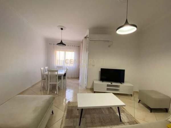 Tirane, jepet me qera apartament 2+1+BLK Kati 5, 100 m² 650