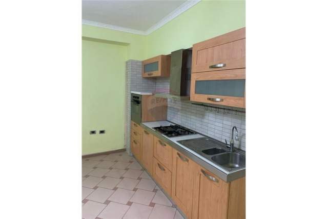 Tirane, jepet me qera zyre Kati 1, 66 m² 60.000 Leke (Rruga e Durresit)