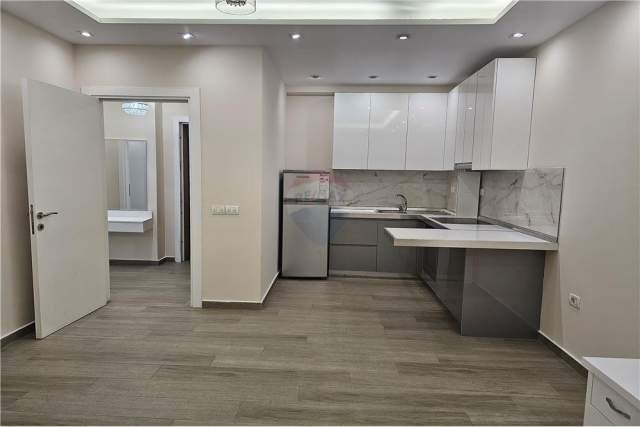 Tirane, jepet me qera apartament 1+1 Kati 1, 70 m² 490 Euro (Komuna e Parisit)