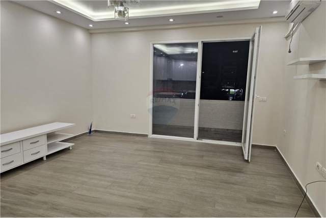 Tirane, jepet me qera apartament 1+1 Kati 1, 70 m² 490 Euro (Komuna e Parisit)