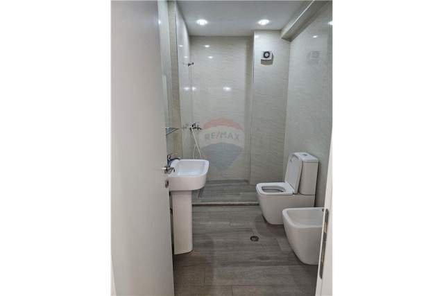 Tirane, jepet me qera apartament 1+1 Kati 1, 70 m² 490 Euro (Komuna e Parisit)