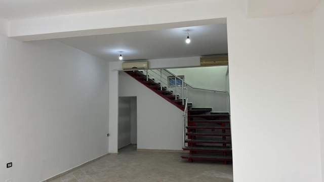 Tirane, jepet me qera ambjent biznesi Kati 0, 200 m² 1.600 Euro (HOXHA TASIM)