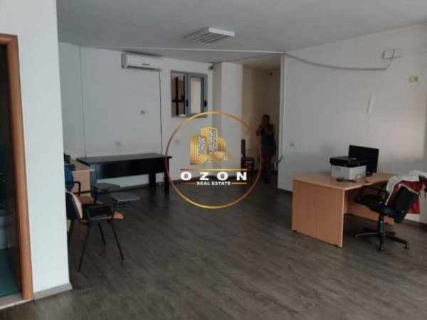 Tirane, jepet me qera zyre Kati 5, 70 m² 30.000 Leke (Kthesa kamzes)