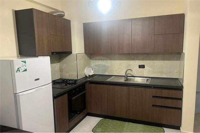 Tirane, jepet me qera apartament 1+1 Kati 4, 65 m² 450 Leke (Astir)