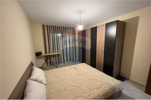 Tirane, jepet me qera apartament 1+1 Kati 4, 65 m² 450 Leke (Astir)