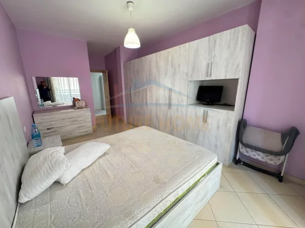 Tirane, jepet me qera apartament 3+1 Kati 6, 128 m² 700 € (Unaza E Re)