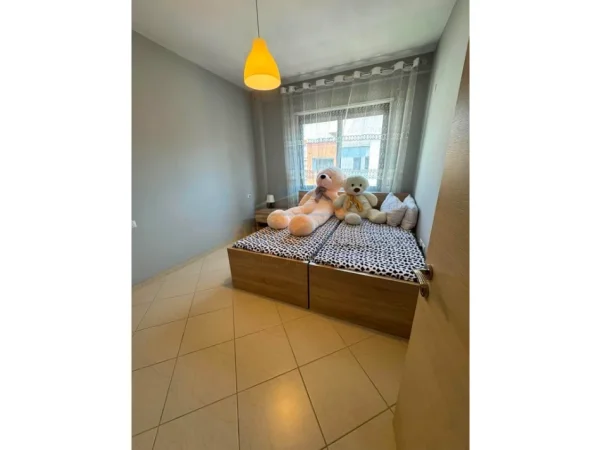 Tirane, jepet me qera apartament 3+1 Kati 6, 128 m² 700 € (Unaza E Re)