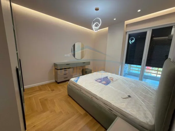 Tirane, jepet me qera apartament 1+1 , 75 m² 650 € (Kompleksi E-88, Rruga Dritan Hoxha)