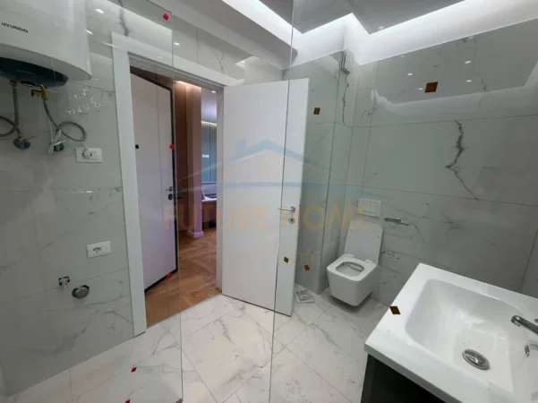 Tirane, jepet me qera apartament 1+1 , 75 m² 650 € (Kompleksi E-88, Rruga Dritan Hoxha)