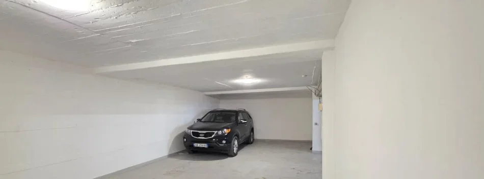 Tirane, shitet garazh | post parkimi Kati 1, 80 m² 140.000 € (Rruga e Bogdanëve)