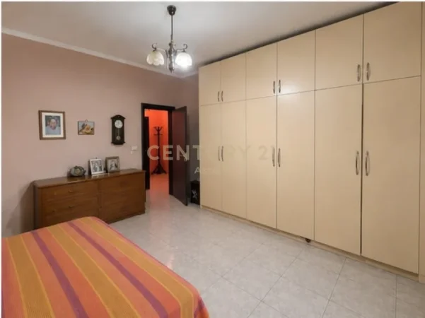 Tirane, shitet apartament 2+1 Kati 5, 100 m² 295.000 € (21 dhjetori)