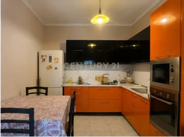 Tirane, shitet apartament 2+1 Kati 5, 100 m² 295.000 € (21 dhjetori)