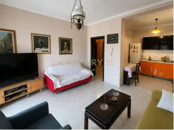 Tirane, shitet apartament 2+1 Kati 5, 100 m² 295.000 € (21 dhjetori)
