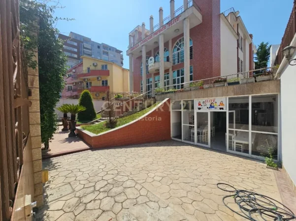 Tirane, shitet apartament Vile 3 Katshe Kati 0, 1.246 m² 240.000 € (vilat gjermane)