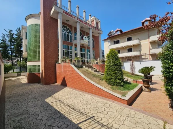 Tirane, shitet apartament Vile 3 Katshe Kati 0, 1.246 m² 240.000 € (vilat gjermane)