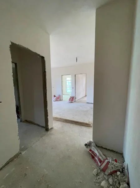 Tirane, shitet apartament 2+1 , 82 m² 160.000 € (ISH FUSHA E AVIACIONIT)