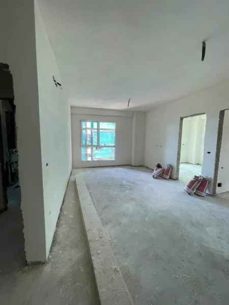 Tirane, shitet apartament 2+1 , 82 m² 160.000 € (ISH FUSHA E AVIACIONIT)