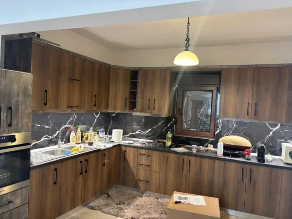 Tirane, jepet me qera apartament 2+1 Kati 3, 100 m² 400 € (Qyteti Studenti)