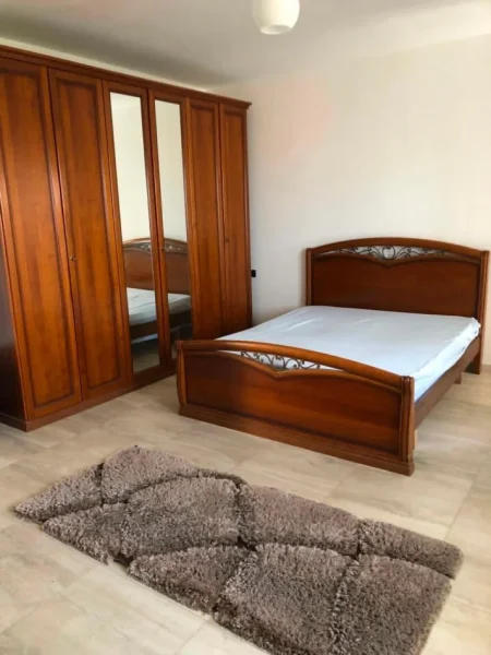 Tirane, jepet me qera apartament 2+1 Kati 3, 100 m² 400 € (Qyteti Studenti)