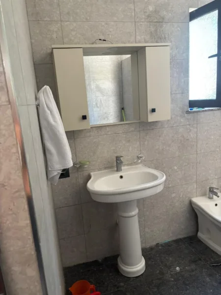 Tirane, jepet me qera apartament 2+1 Kati 3, 100 m² 400 € (Qyteti Studenti)