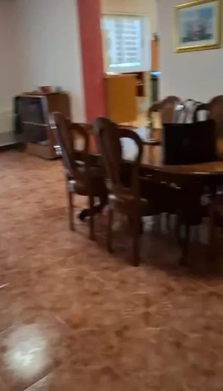 Tirane, jepet me qera apartament 3+1 Kati 5, 160 m² 900 € (Vasil Shanto)