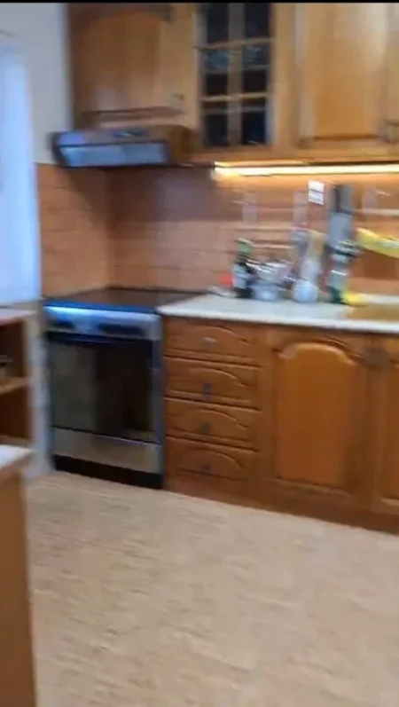 Tirane, jepet me qera apartament 3+1 Kati 5, 160 m² 900 € (Vasil Shanto)
