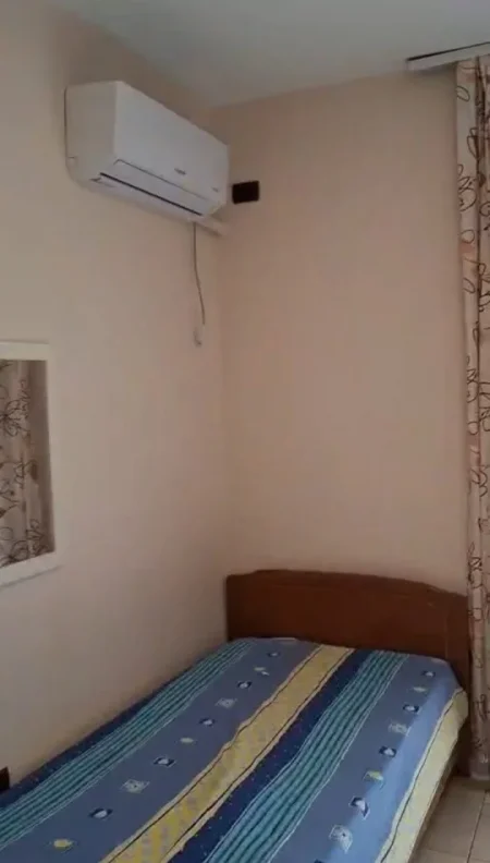 Tirane, jepet me qera apartament 3+1 Kati 5, 160 m² 900 € (Vasil Shanto)