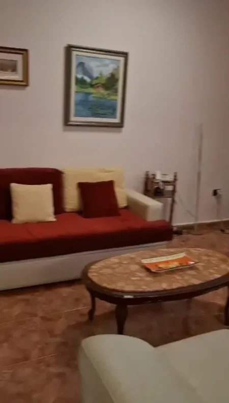 Tirane, jepet me qera apartament 3+1 Kati 5, 160 m² 900 € (Vasil Shanto)