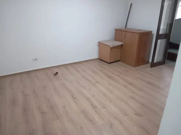 Tirane, jepet me qera apartament 2+1 Kati 2, 76 m² 750 € (ish 7 Xhuxhat)