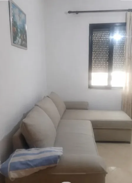 Tirane, jepet me qera apartament 1+1 Kati 1, 60 m² 400 € (Rruga e Dibres – Spitali Amerikan 2)