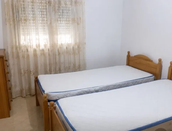 Tirane, jepet me qera apartament 1+1 Kati 1, 60 m² 400 € (Rruga e Dibres – Spitali Amerikan 2)