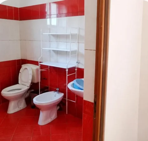 Tirane, jepet me qera apartament 1+1 Kati 1, 60 m² 400 € (Rruga e Dibres – Spitali Amerikan 2)
