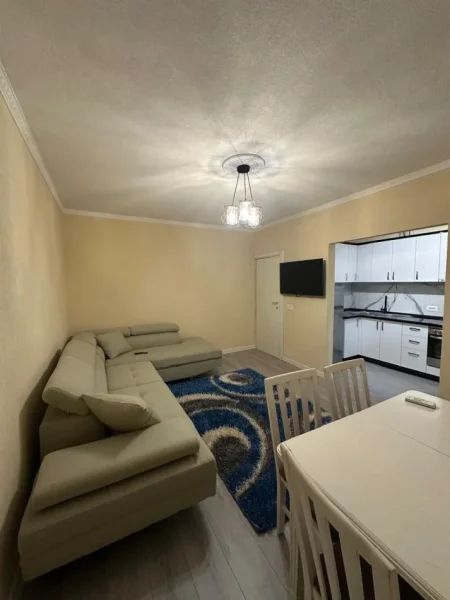 Tirane, jepet me qera apartament 1+1 Kati 4, 65 m² 450 € (Brryli)