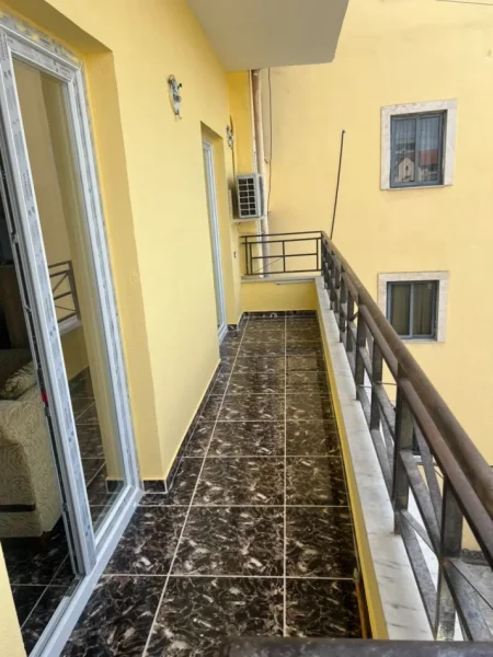 Tirane, jepet me qera apartament 2+1 Kati 3, 160 m² 800 € (Ish Tregu Elektrik)