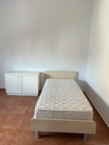 Tirane, jepet me qera apartament 2+1 Kati 3, 160 m² 800 € (Ish Tregu Elektrik)