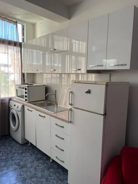 Tirane, jepet me qera apartament Studio Kati 4, 50 m² 400 € (Rruga Myslym Shyri)