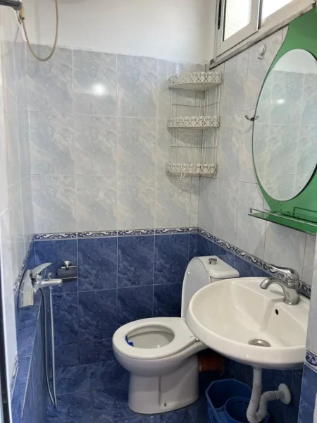 Tirane, jepet me qera apartament Studio Kati 4, 50 m² 400 € (Rruga Myslym Shyri)