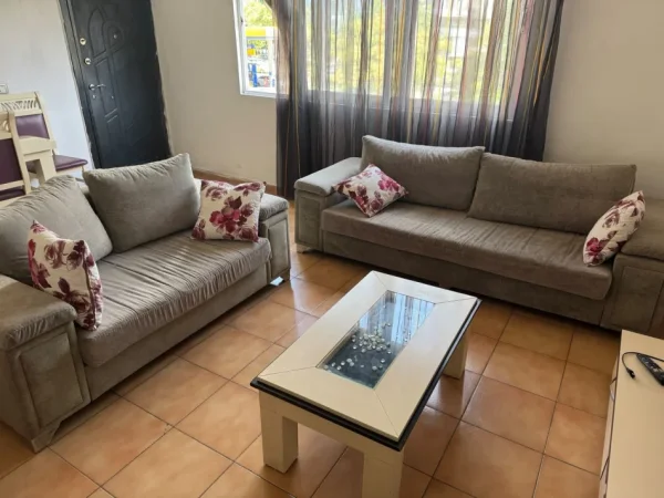 Tirane, jepet me qera apartament 2+1 Kati 3, 80 m² 400 € (Vasil Shanto)