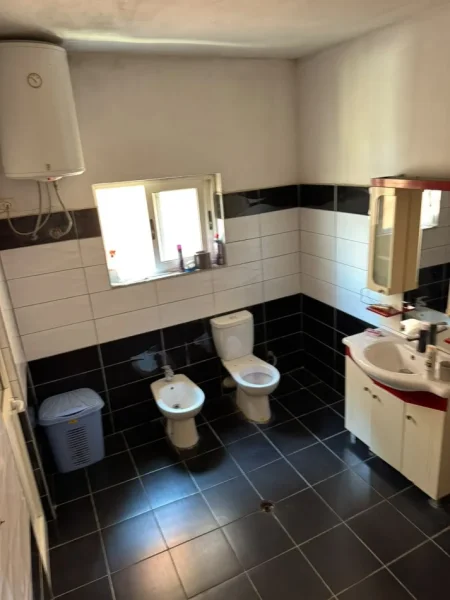 Tirane, jepet me qera apartament 2+1 Kati 3, 80 m² 400 € (Vasil Shanto)