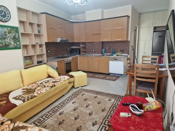 Shqiperi, jepet me qera apartament 2+1 Kati 7, (thoma koxhaj)