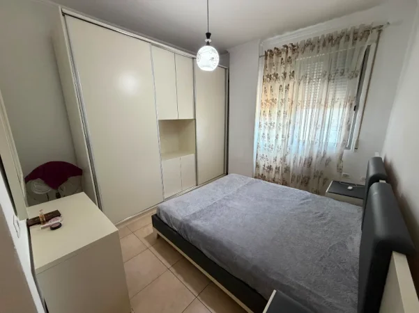 Tirane, jepet me qera apartament 2+1+Ballkon Kati 3, 95 m² 500 € (Apartament 2+1 Per Qera Prane Casa Italia Totalisht I Mobiluar Dhe Investuar)