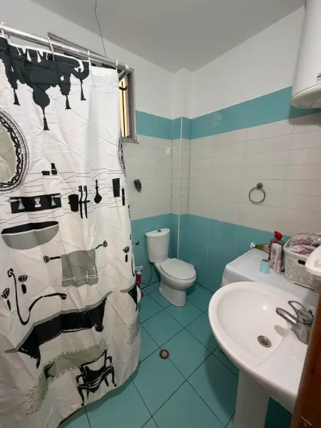 Tirane, jepet me qera apartament 2+1+Ballkon Kati 3, 95 m² 500 € (Apartament 2+1 Per Qera Prane Casa Italia Totalisht I Mobiluar Dhe Investuar)