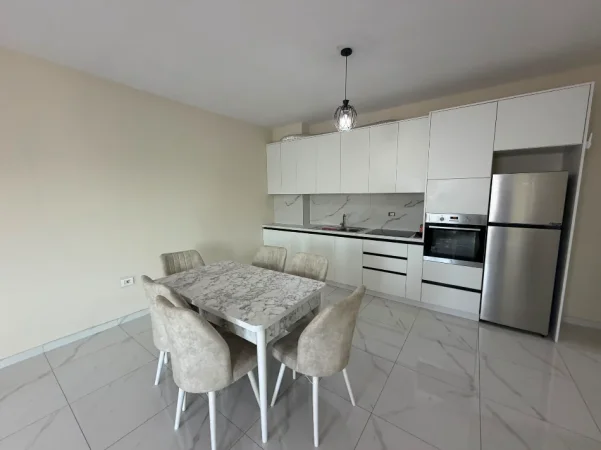 Tirane, jepet me qera apartament 2+1+Ballkon Kati 7, 95 m² 450 € (Apartament 2+1 Per Qera Kamez Plotesisht I Mobiluar)