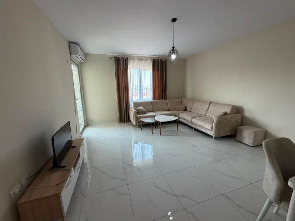 Tirane, jepet me qera apartament 2+1+Ballkon Kati 7, 95 m² 450 € (Apartament 2+1 Per Qera Kamez Plotesisht I Mobiluar)
