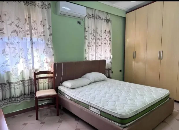 Tirane, jepet me qera apartament 1+1 Kati 2, 80 m² 700 € (Blloku i Ambasadave)