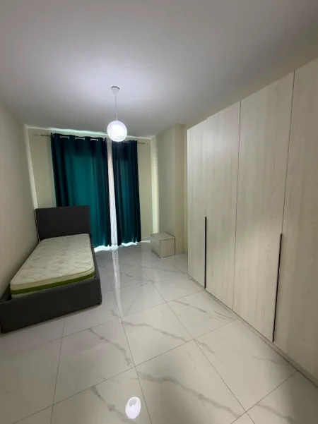 Tirane, jepet me qera apartament 2+1+Ballkon Kati 7, 95 m² 450 € (Apartament 2+1 Per Qera Kamez Plotesisht I Mobiluar)