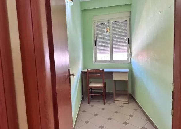 Tirane, jepet me qera apartament 1+1 Kati 2, 80 m² 700 € (Blloku i Ambasadave)
