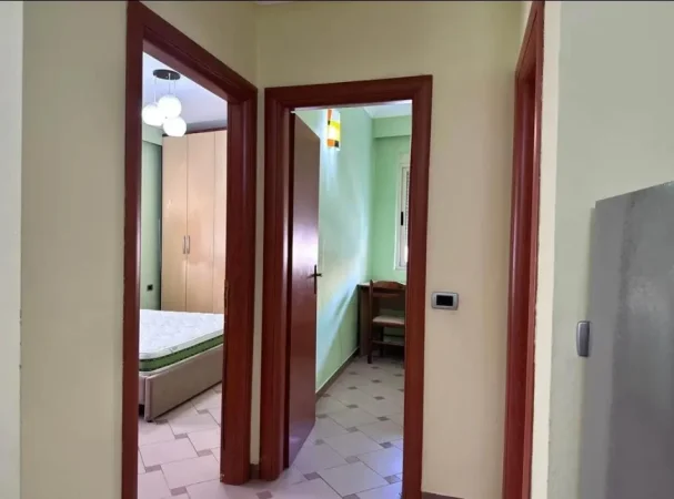 Tirane, jepet me qera apartament 1+1 Kati 2, 80 m² 700 € (Blloku i Ambasadave)