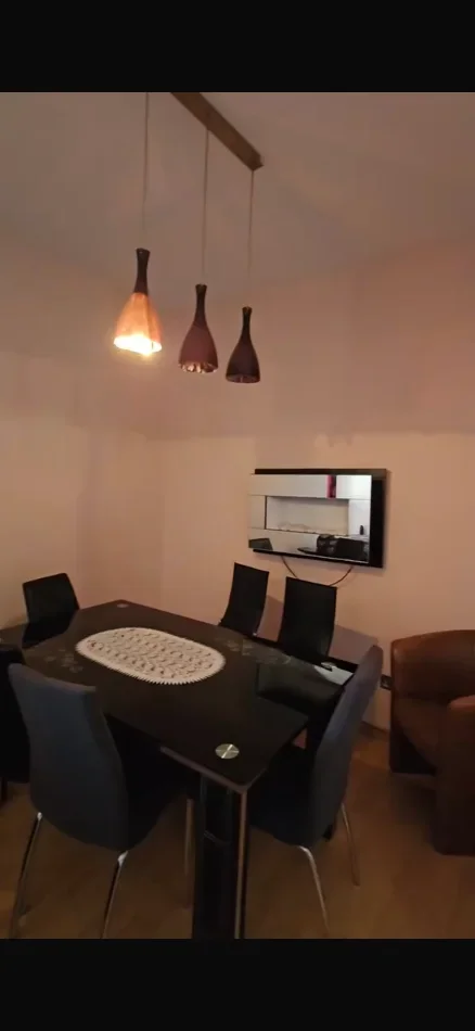 Tirane, jepet me qera apartament 2+1+Ballkon Kati 7, 112 m² 700 € (Rruga e Dibres)